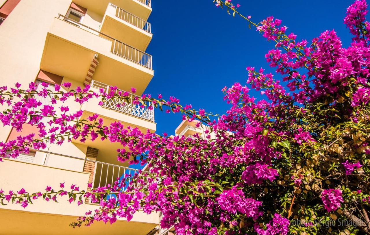 137 Minerva Apartamentos - Vista Al Mar - Piscina Y Playa - Cercano A Tren, Restaurantes Y Tiendas Benalmadena Bagian luar foto